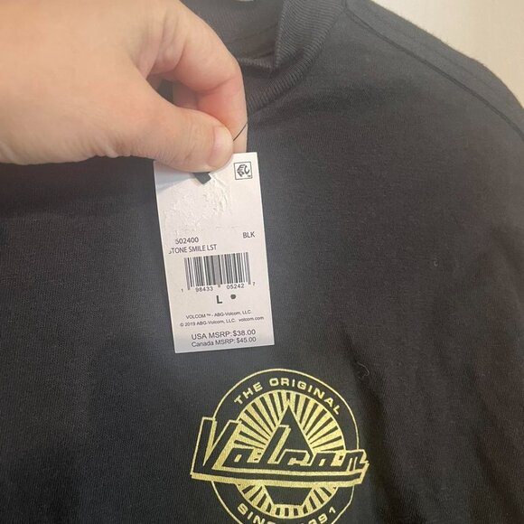 NWT Women's Volcom Top - Picture 2 of 3